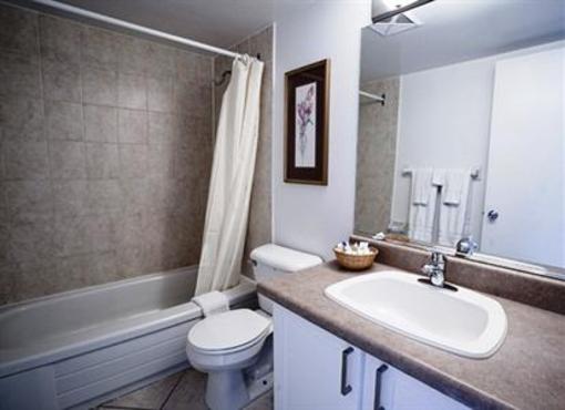 фото отеля Glen Grove Residence Maple Leaf Toronto