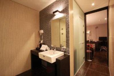фото отеля Shinchon Y Hotel