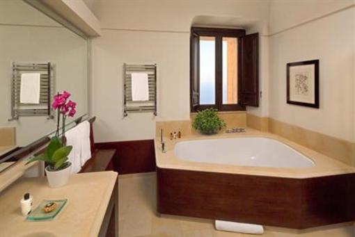 фото отеля Monastero Santa Rosa Hotel & Spa