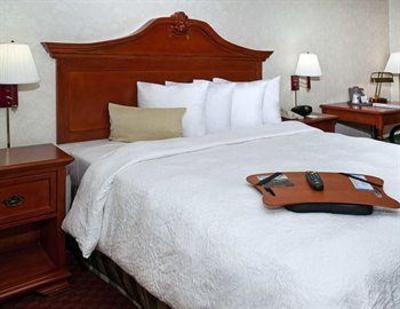 фото отеля Hampton Inn Charlotte Matthews