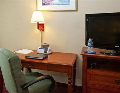 фото отеля Hampton Inn Charlotte Matthews