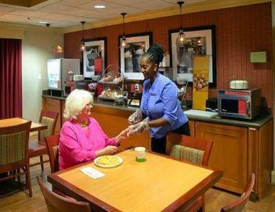 фото отеля Hampton Inn Charlotte Matthews