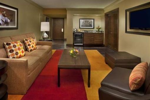 фото отеля Hilton Palacio del Rio