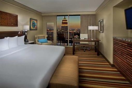 фото отеля Hilton Palacio del Rio