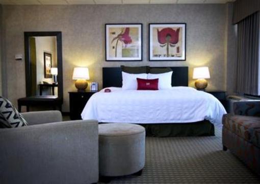 фото отеля Crowne Plaza Airport