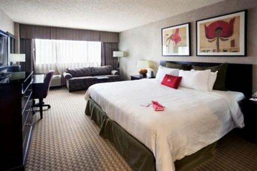 фото отеля Crowne Plaza Airport