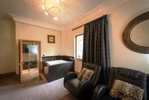 фото отеля Saddleworth Hotel