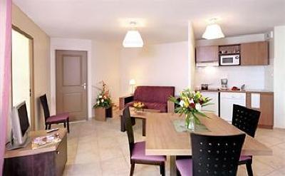 фото отеля Park & Suites Rousset
