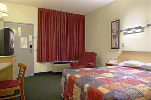 фото отеля Econo Lodge Lavale