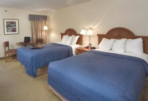 фото отеля University Quality Inn