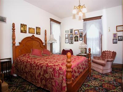 фото отеля Spurs N Lace Inn Colorado Springs