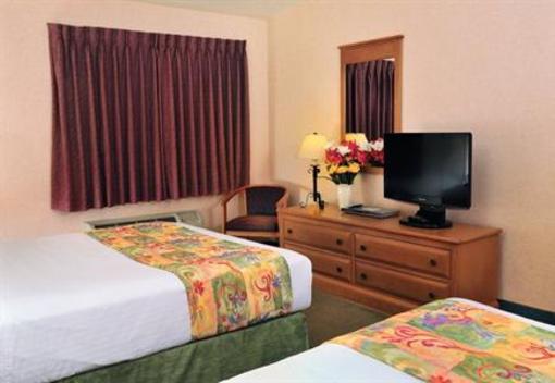 фото отеля BEST WESTERN Lamplighter Inn and Suites at SDSU