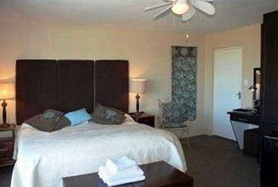 фото отеля Bluewater Beachfront Guest House