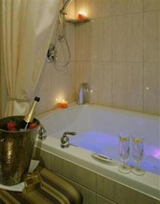фото отеля Carriage House Inn Calgary