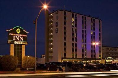 фото отеля Carriage House Inn Calgary