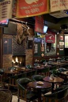 фото отеля Carriage House Inn Calgary