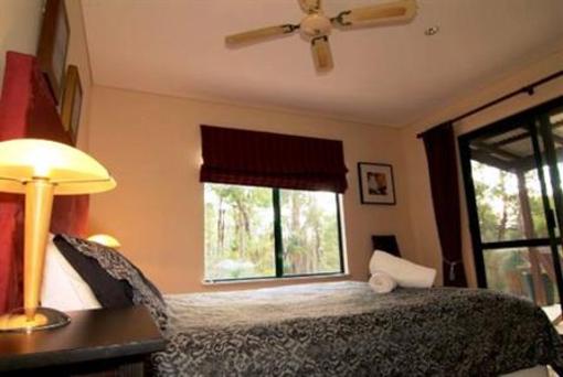 фото отеля Island Brook Estate Chalets Metricup