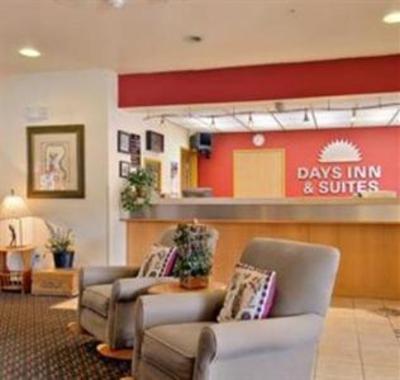 фото отеля Days Inn & Suites Castle Rock