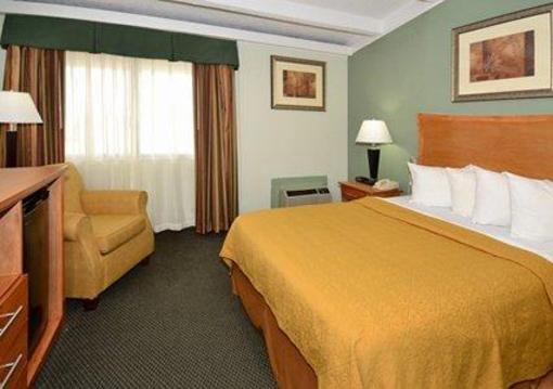 фото отеля Quality Inn & Suites Council Bluffs
