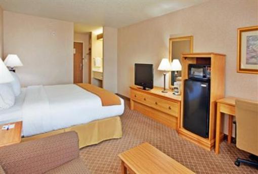 фото отеля Holiday Inn Express and Suites Beatrice