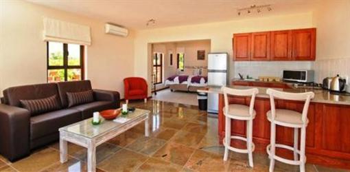 фото отеля Arch Rock Seaside Accommodation