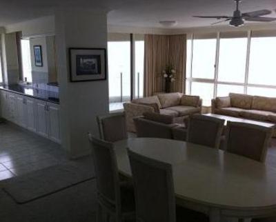 фото отеля Dorchester On The Beach Apartments Gold Coast