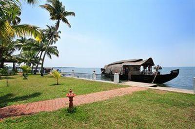 фото отеля Cocobay Resort Kumarakom