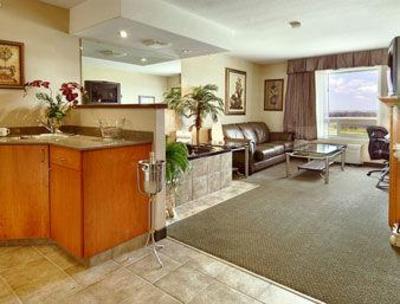 фото отеля Ramada Inn & Suites Clairmont Grande Prairie