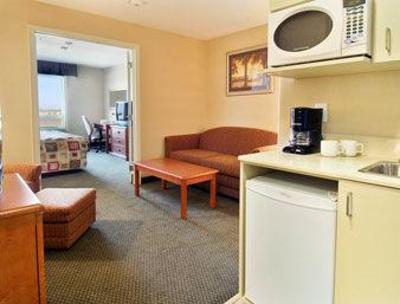 фото отеля Ramada Inn & Suites Clairmont Grande Prairie