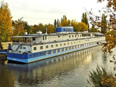 фото отеля Botel Racek Praha