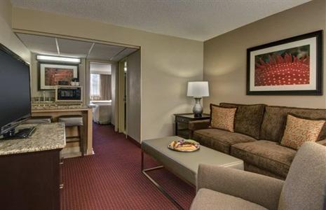 фото отеля Embassy Suites West Palm Beach Central