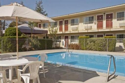 фото отеля Americas Best Value Inn & Suites Petaluma