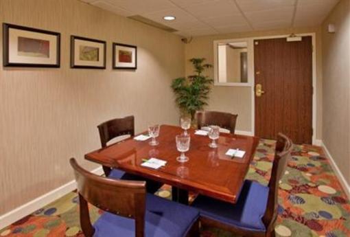 фото отеля Holiday Inn St. Louis-Airport