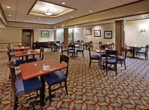 фото отеля Holiday Inn St. Louis-Airport