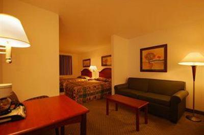 фото отеля Crossings Inn & Suites Becker