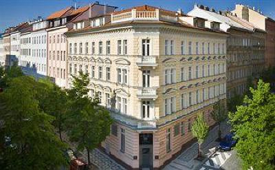 фото отеля Mamaison Residence Belgicka Prague