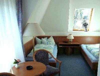 фото отеля Hotel Garni Wilhelmsruher Damm