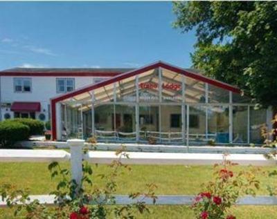 фото отеля Econo Lodge West Yarmouth