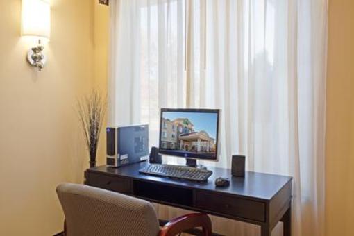 фото отеля Holiday Inn Express Hotel & Suites Meriden