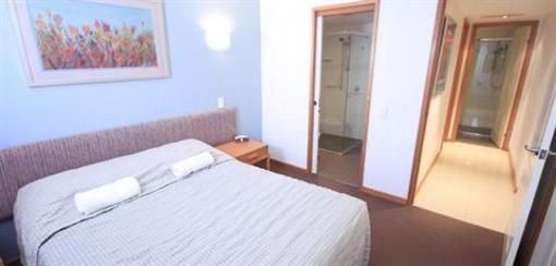 фото отеля Coolum Seaside Apartments