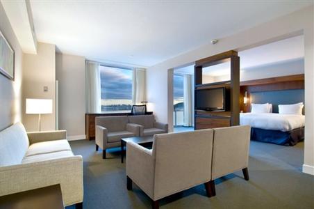 фото отеля Hilton Toronto Airport & Suites