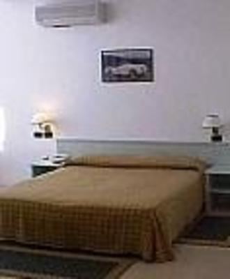 фото отеля Cundari Inn Hotel