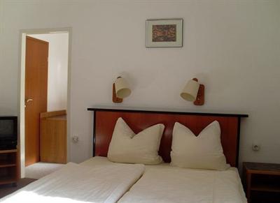фото отеля Hotel Cvjm Lübeck