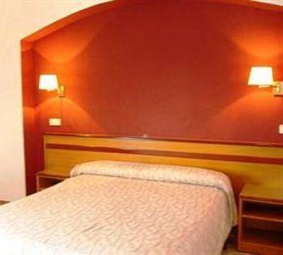 фото отеля Can Pou Hostal Caldes de Malavella