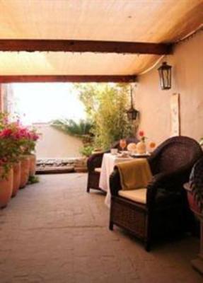 фото отеля Point B Guest House