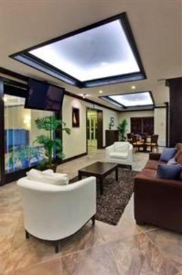 фото отеля Holiday Inn Express Hotel & Suites Albuquerque Airport