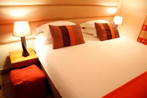 фото отеля 1 On Queens Boutique Guest House