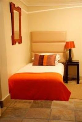 фото отеля 1 On Queens Boutique Guest House