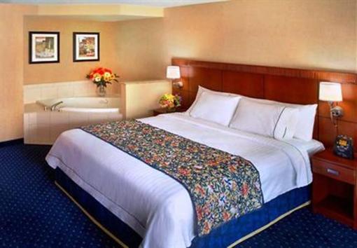 фото отеля Courtyard by Marriott Wall at Monmouth Shores Corporate Park