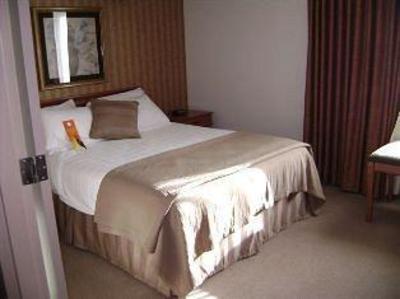 фото отеля Royal Oak Inn & Suites Brandon City